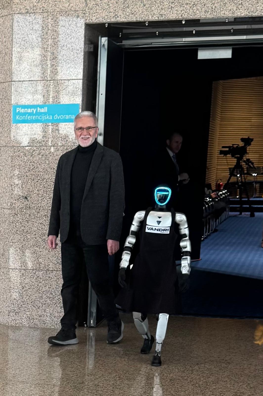 KOD koji upravlja životima- demokratska kontrola algoritama na tržištu rada u Hrvatskoj